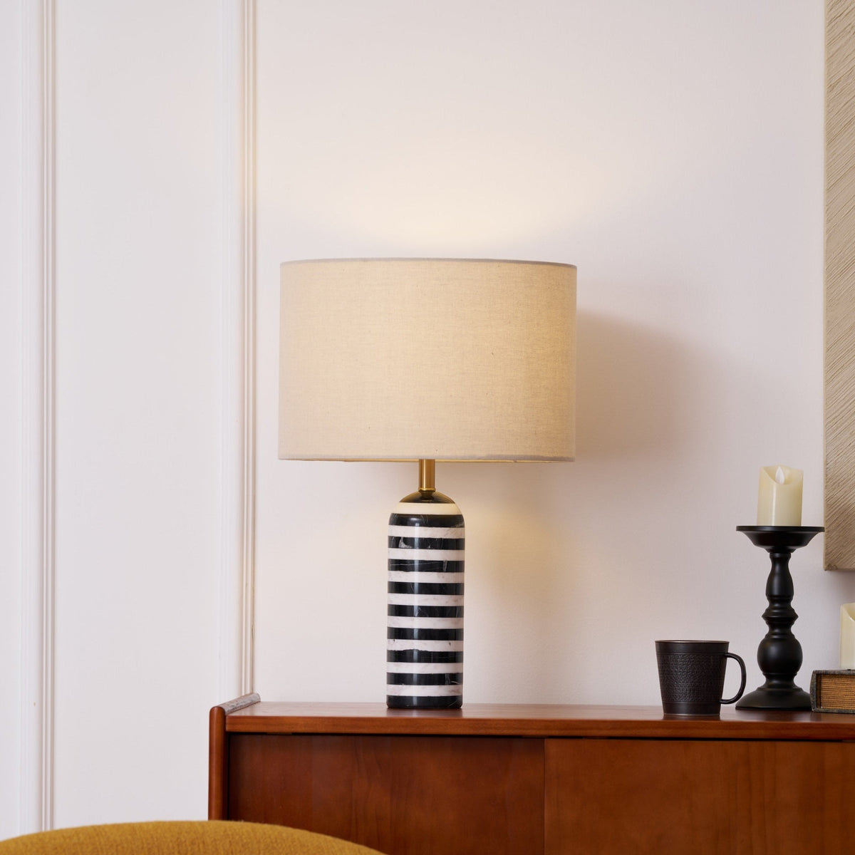 Avery moderne bordlampe