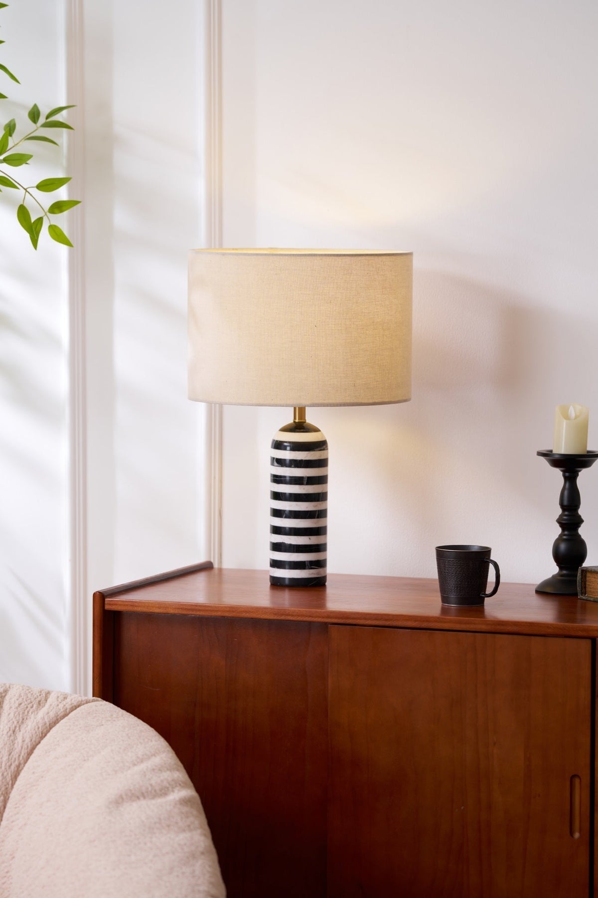 Avery moderne bordlampe