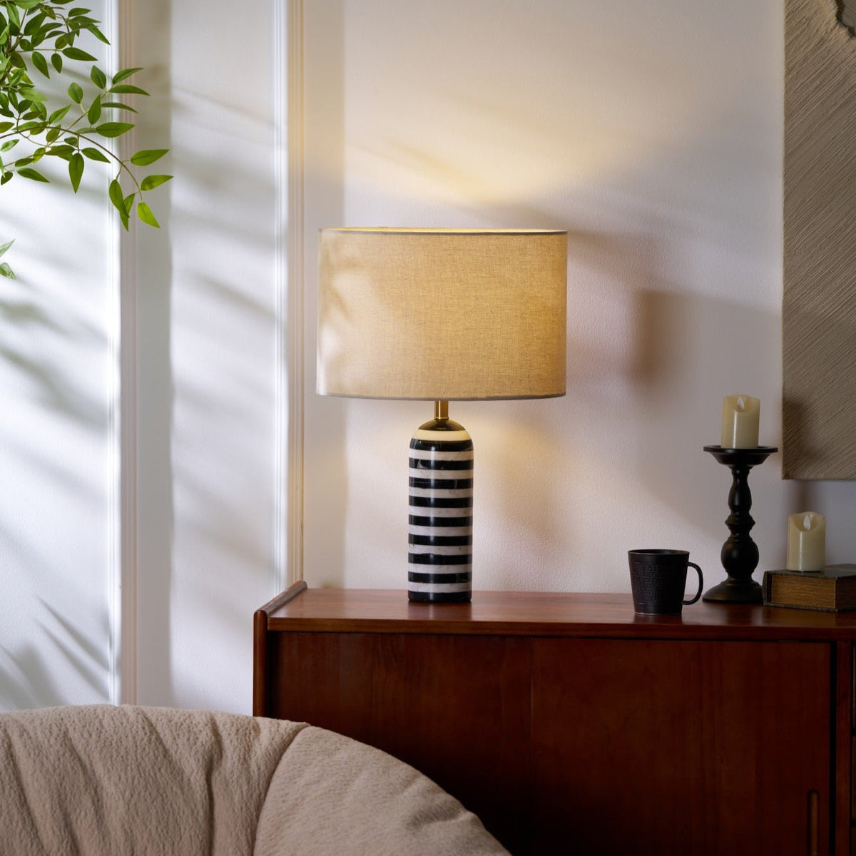 Avery moderne bordlampe