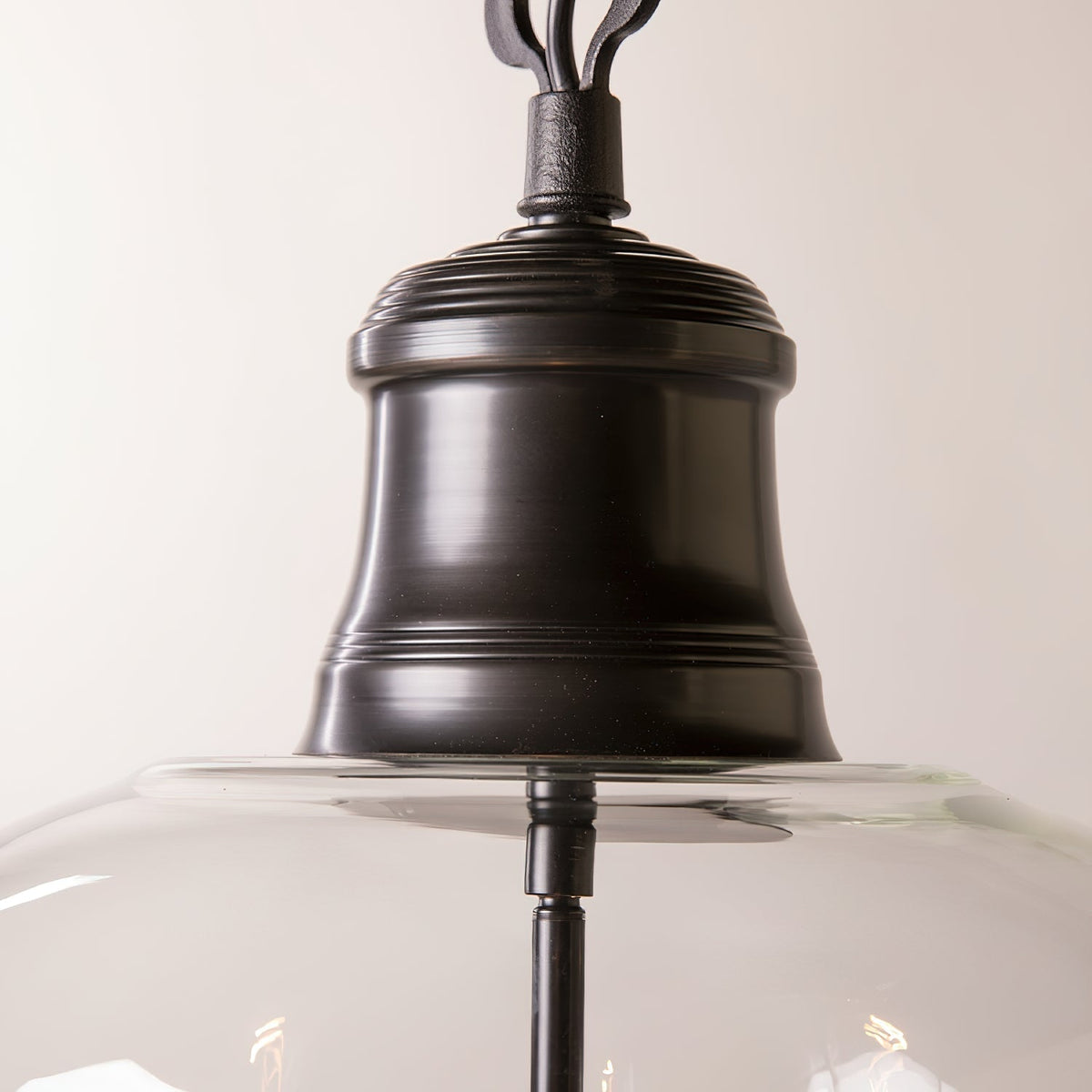 Celaniella vintage-pendel i glas med elegant udtryk