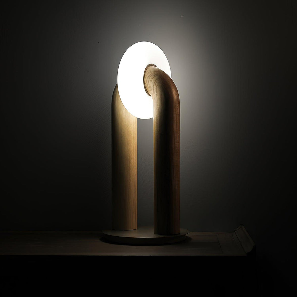 Elvelelia vintage-bordlampe i træ