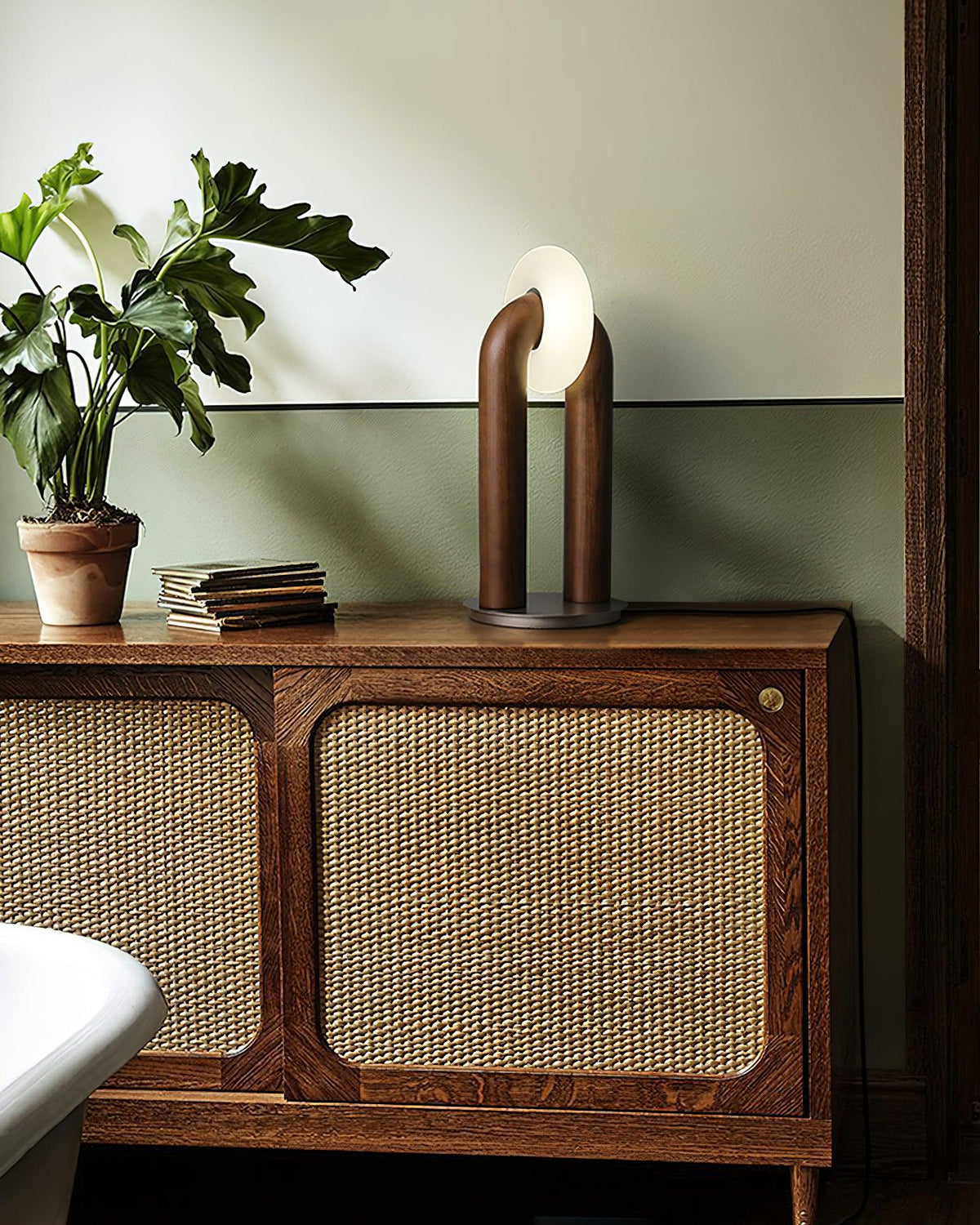 Elvelelia vintage-bordlampe i træ