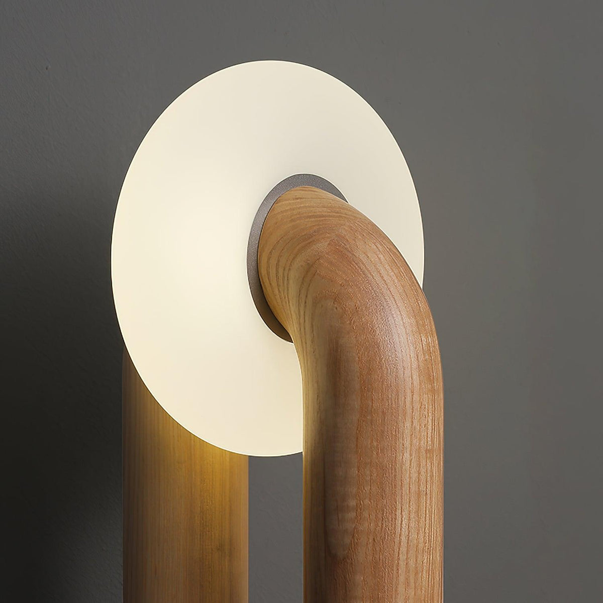 Elvelelia vintage-bordlampe i træ