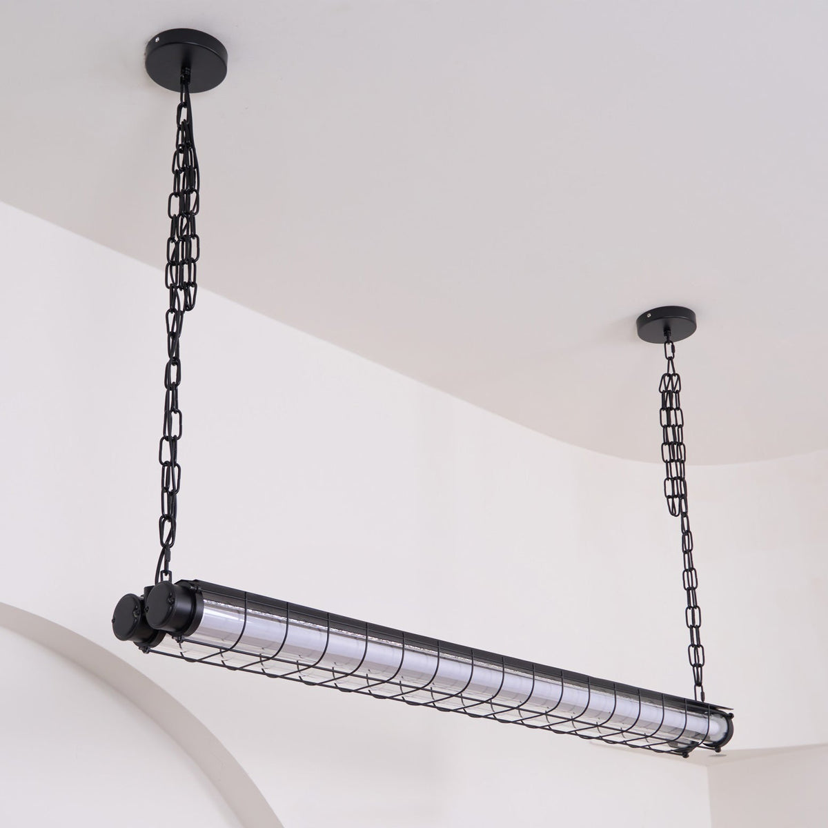 Candeeiro suspenso linear industrial Alaric