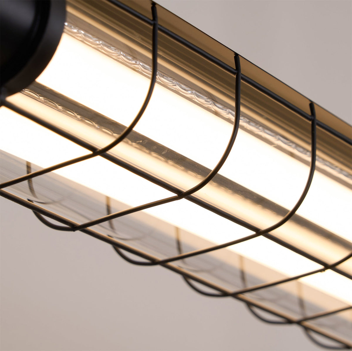 Candeeiro suspenso linear industrial Alaric
