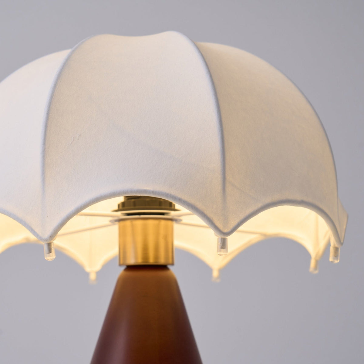Parasol bordslampa i trä