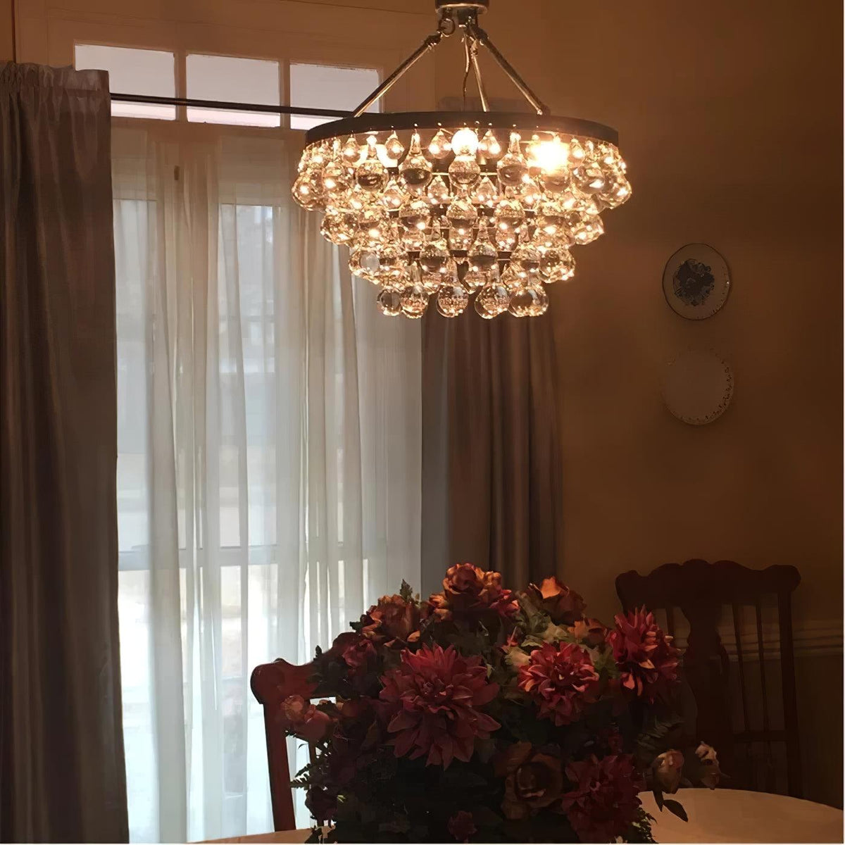 Candeeiro de teto suspenso de cristal luxuoso, único e escalonado Avelis pós-moderno