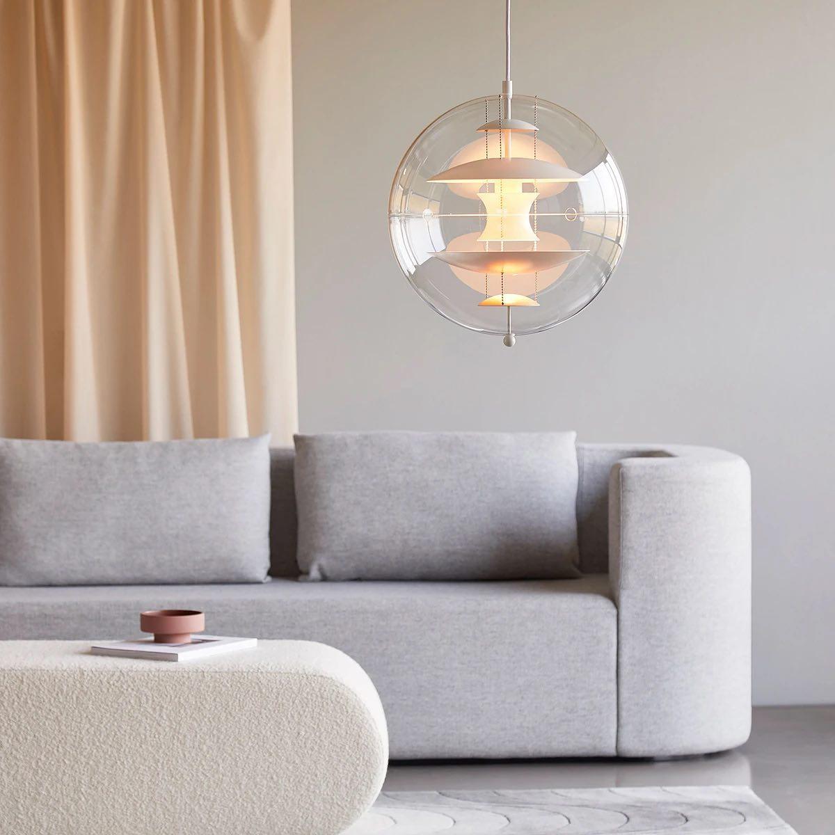Pendel med svævende geometriske lag, klar globus, futuristisk og moderne