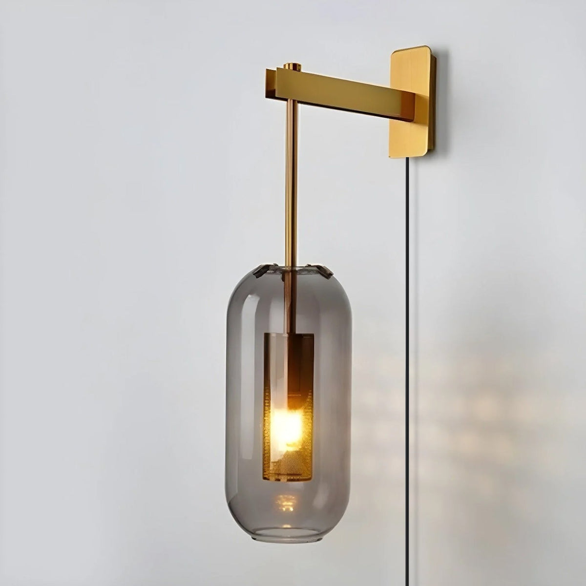 Vadim Glass -seinävalaisin pistokkeella