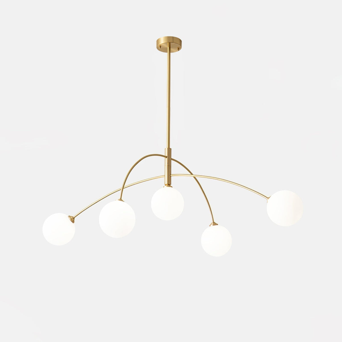 Candeeiro de lustre elegante em latão com arco Valentina Orieliel