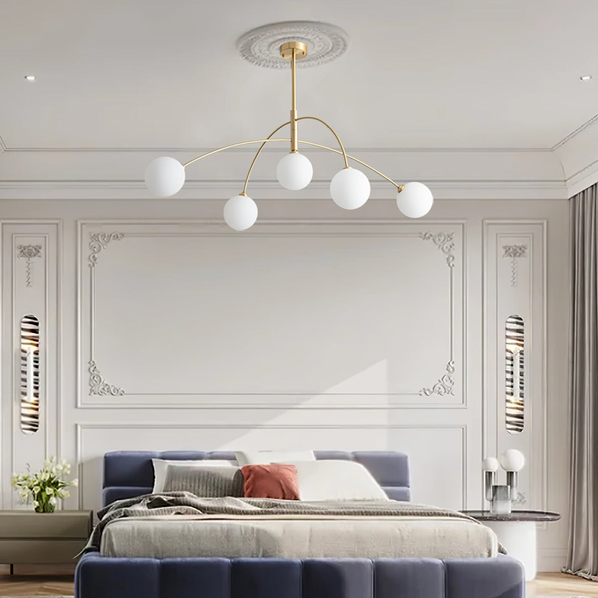 Candeeiro de lustre elegante em latão com arco Valentina Orieliel