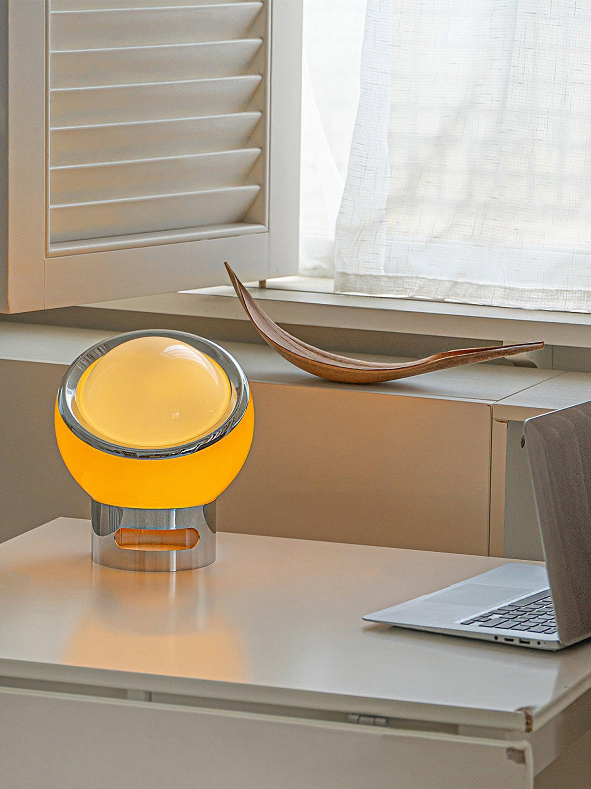 Candeeiro de mesa artístico futurista em aço Halonce
