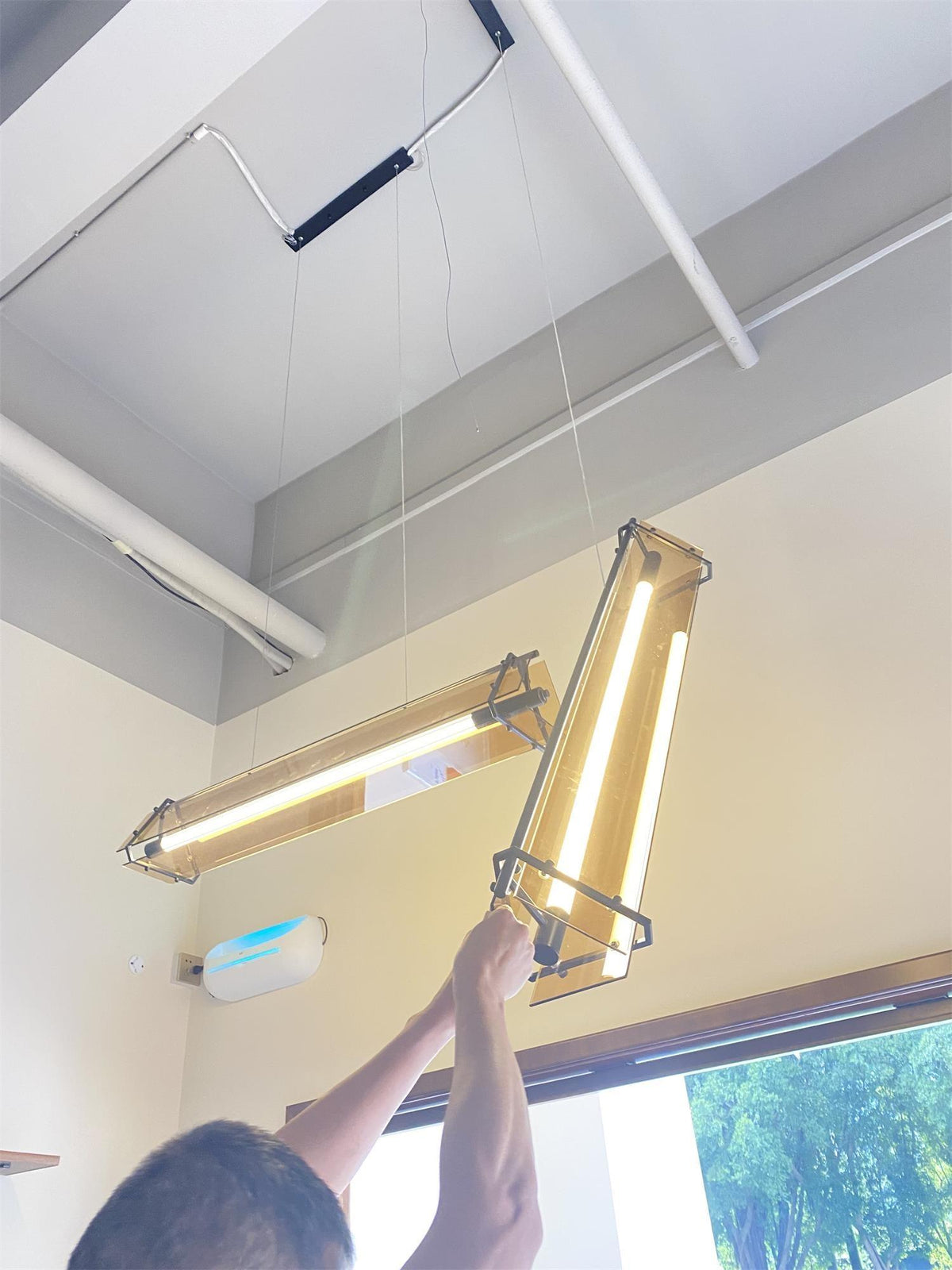 Carven minimalistinen lasiriippuvalaisin