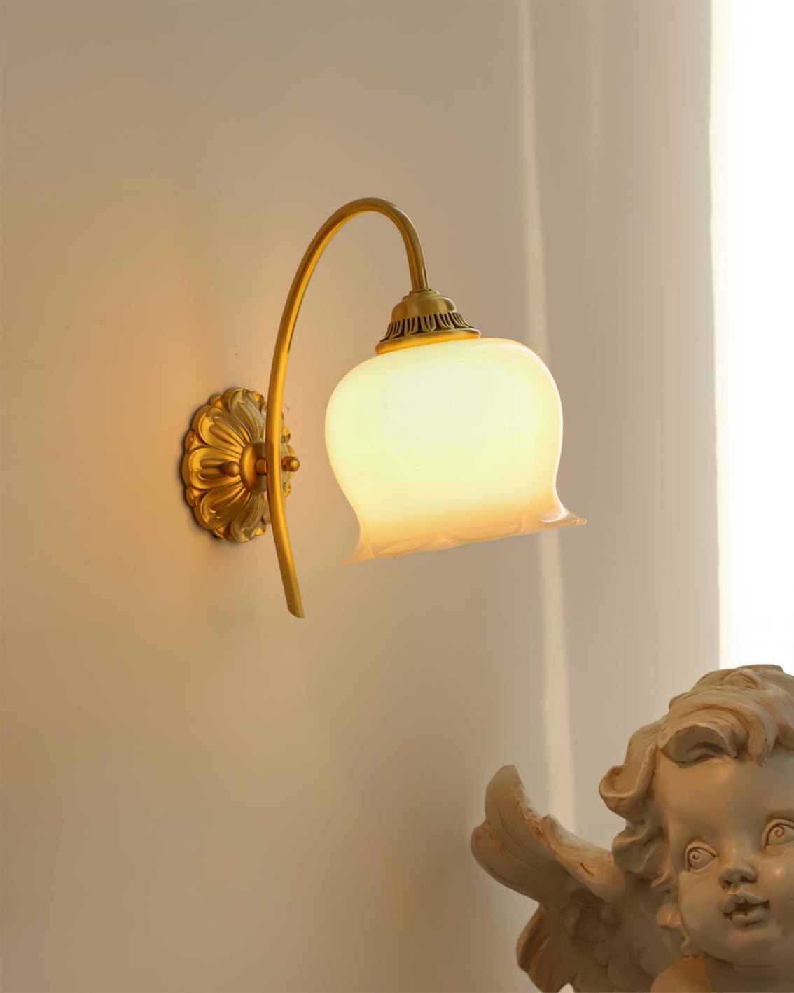 Dazell Art déco-vägglampa i mässing och harts