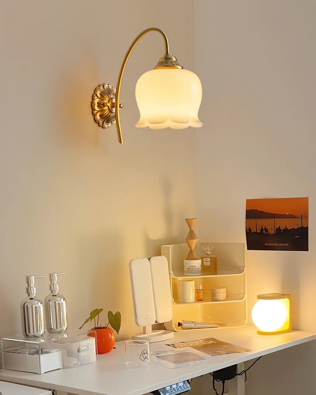Dazell Art déco-vägglampa i mässing och harts