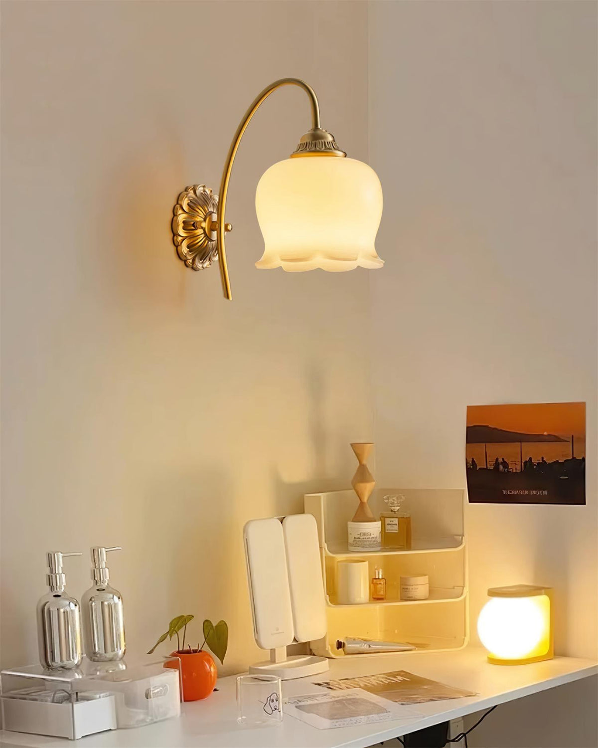 Dazell Art déco-vägglampa i mässing och harts