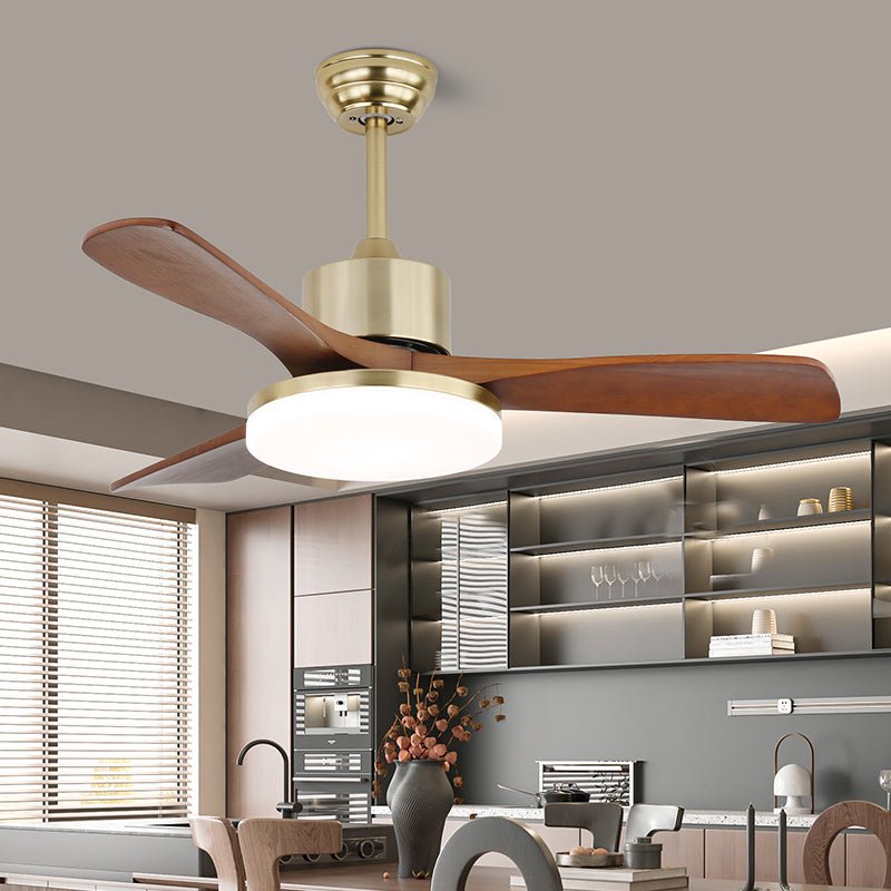Elveora modern takfläkt med lampa i mässing och trä
