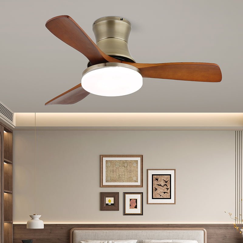 Elveora modern takfläkt med lampa i mässing och trä