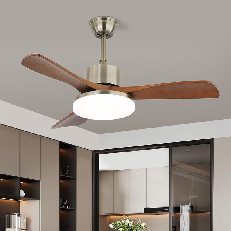 Elveora modern takfläkt med lampa i mässing och trä