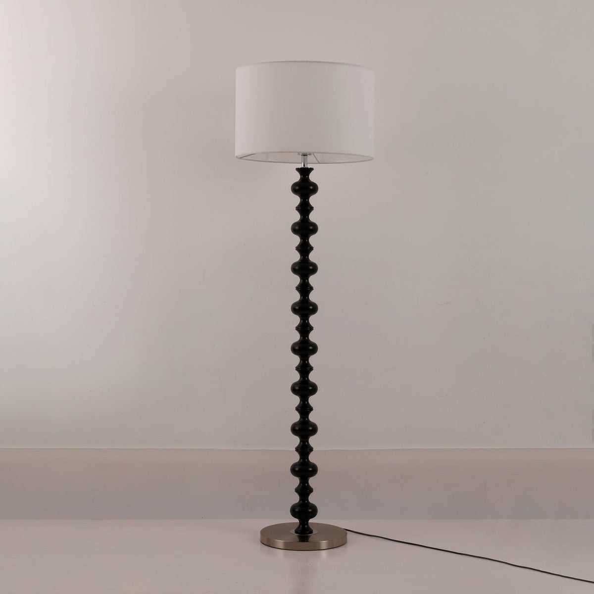 Eloisen minimalistisk gulvlampe i træ og stof