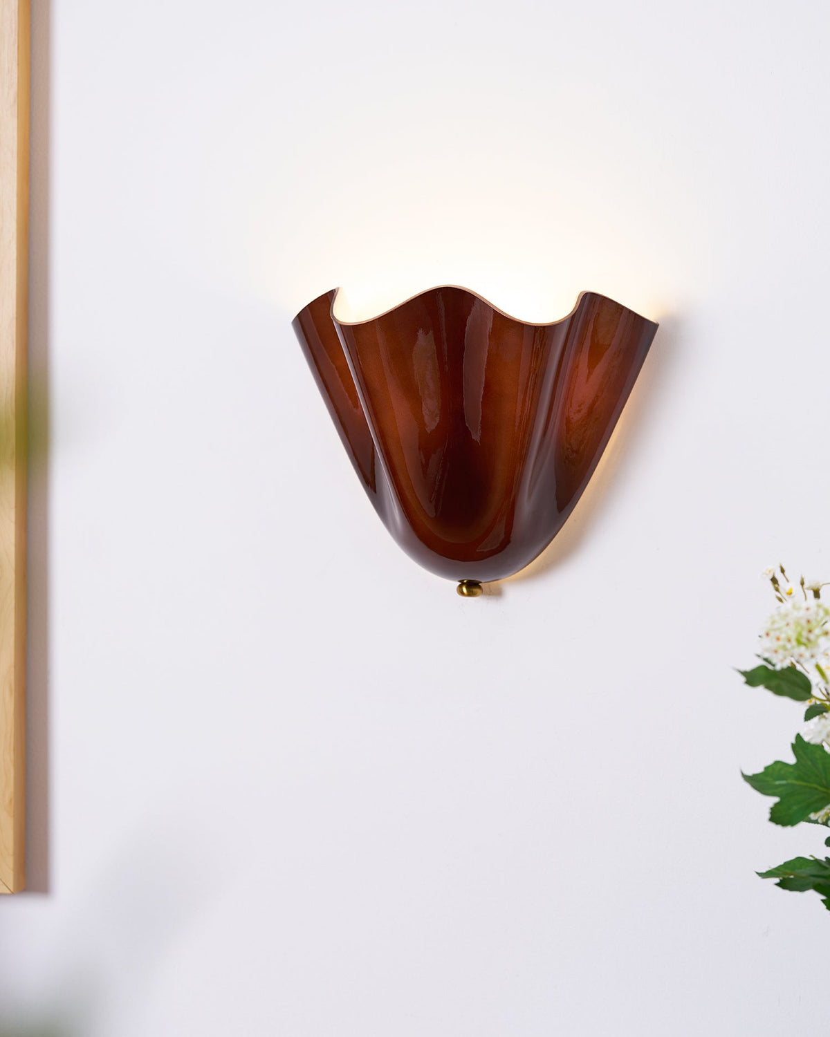Renenielle vägglampa med mjuka kurvor