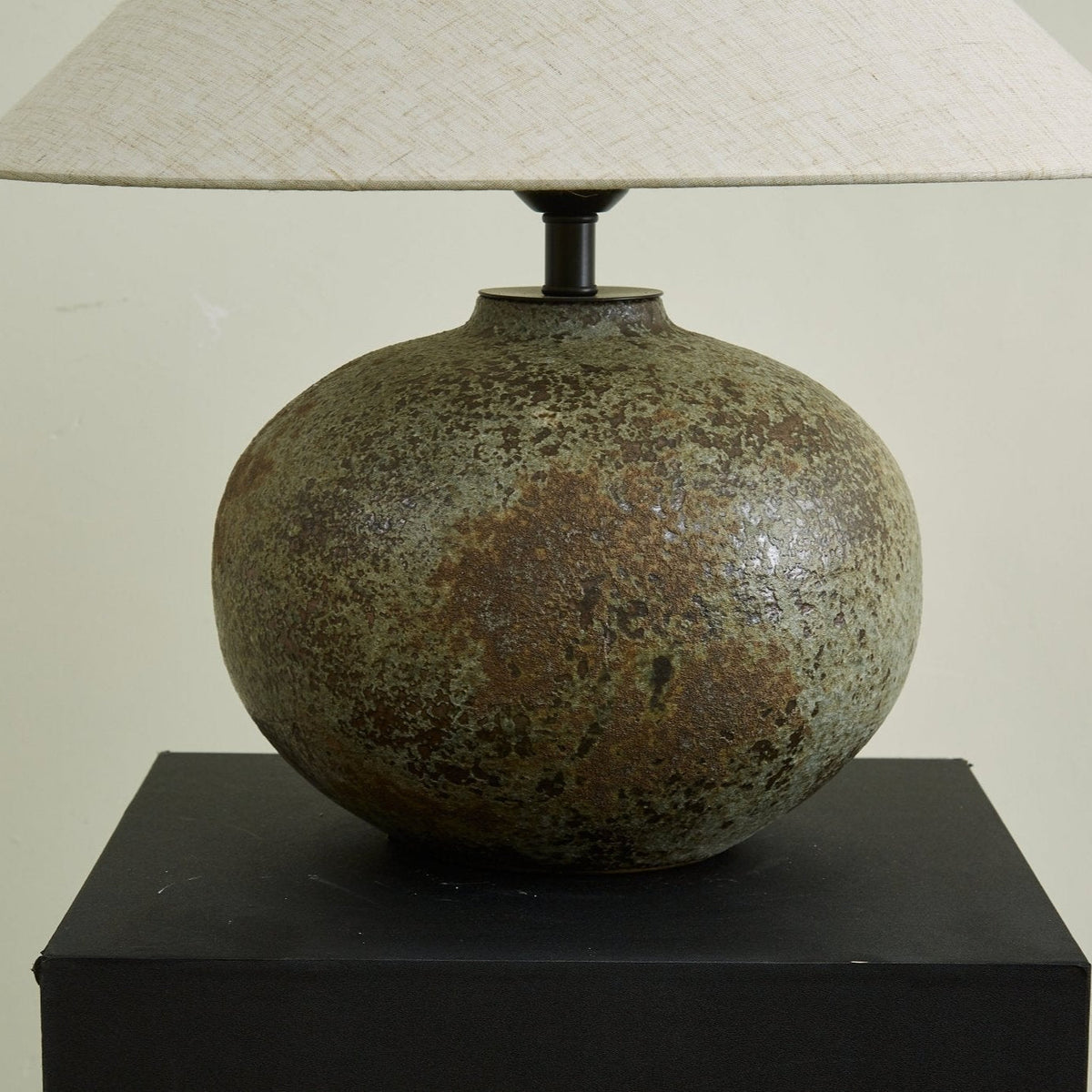 Faye modern bordslampa i keramik