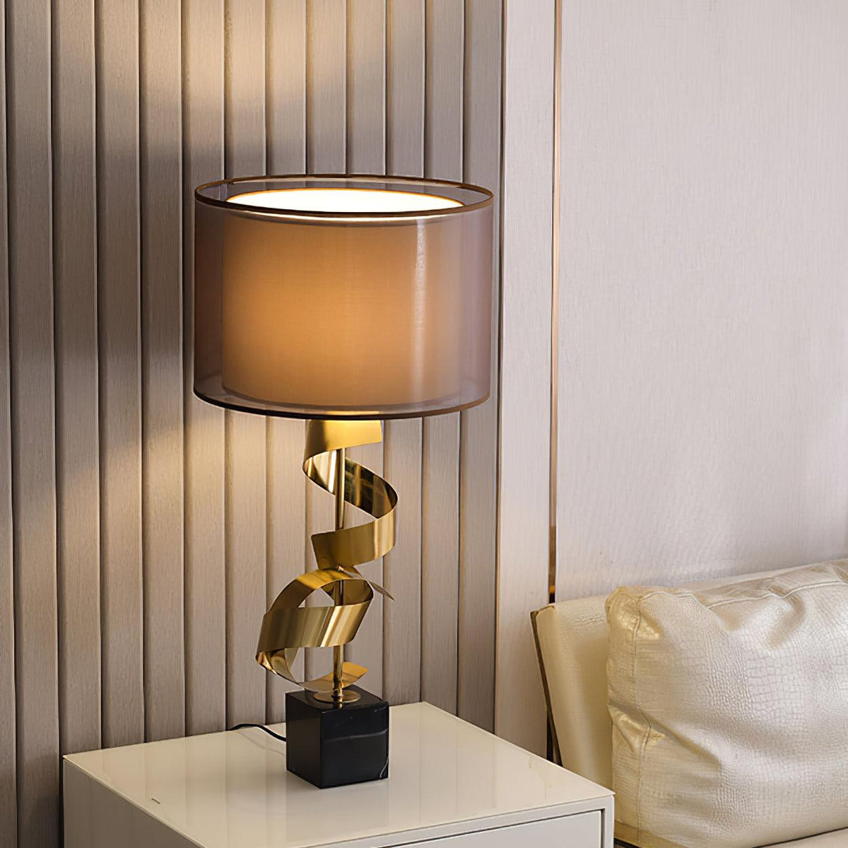 Seraph luksuriøs bordlampe i stof