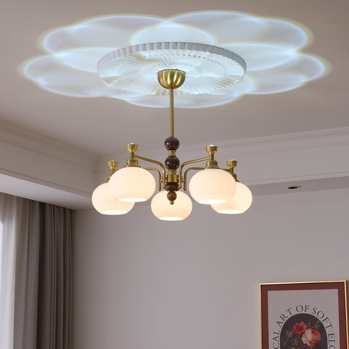 Aursolos traditionel elegant lysekrone i træ og glas