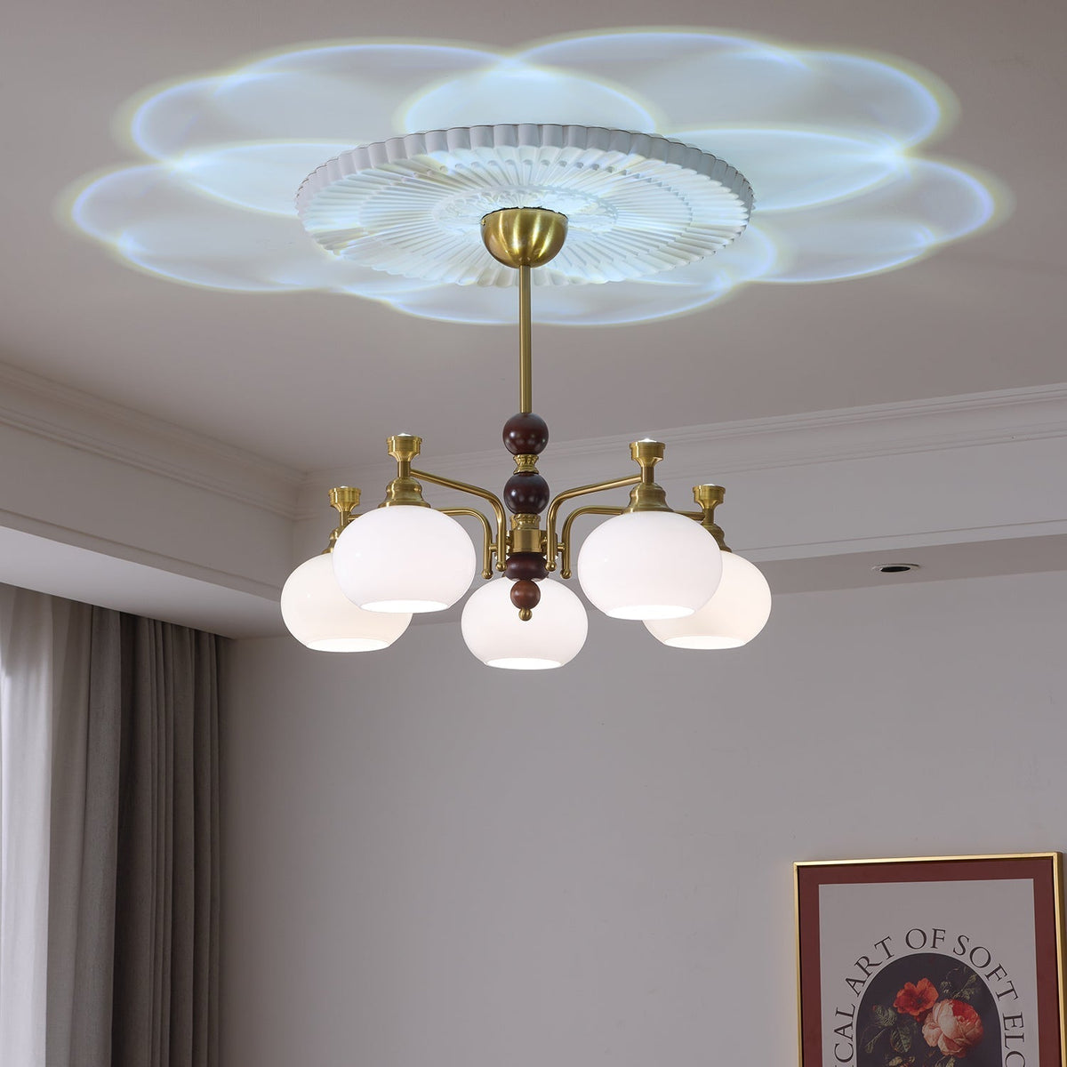 Aursolos traditionel elegant lysekrone i træ og glas