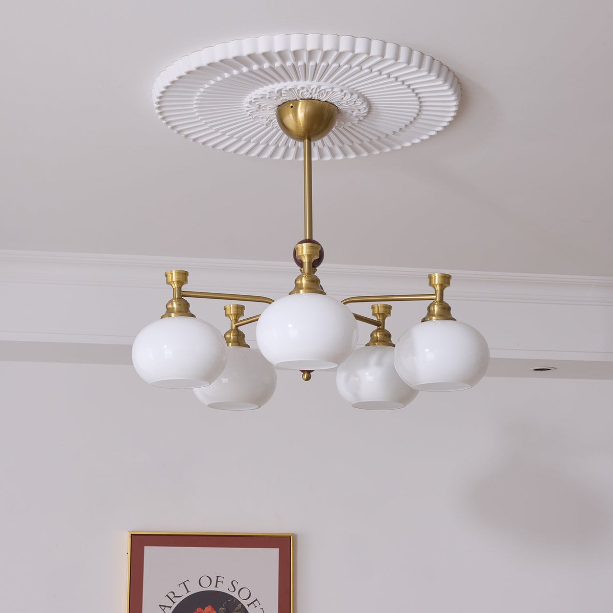 Aursolos traditionel elegant lysekrone i træ og glas