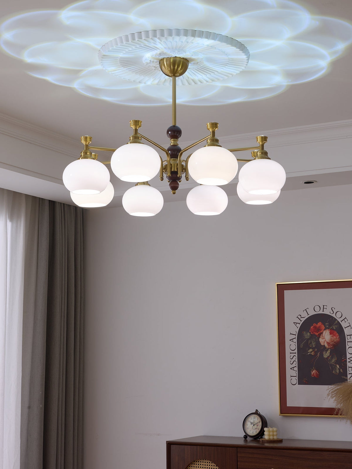Aursolos traditionel elegant lysekrone i træ og glas