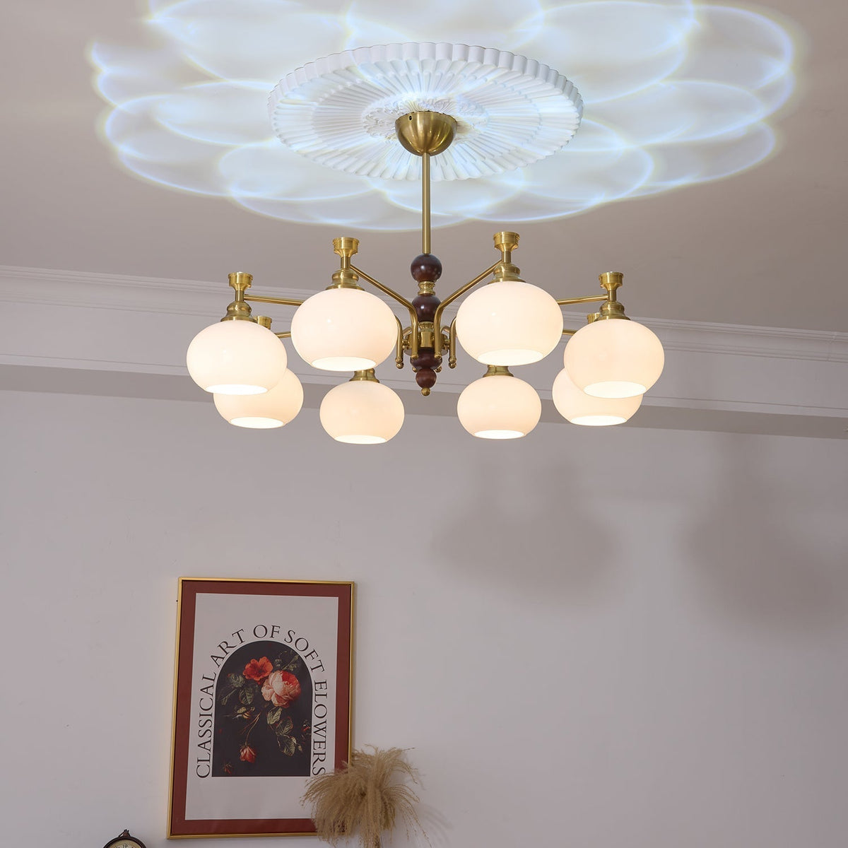 Aursolos traditionel elegant lysekrone i træ og glas