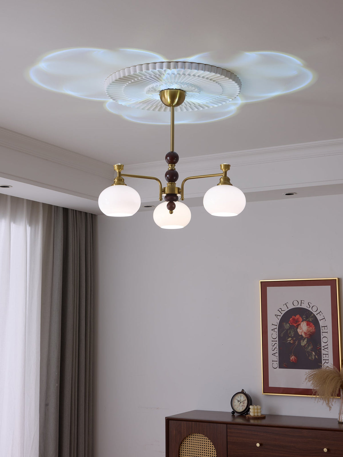 Aursolos traditionel elegant lysekrone i træ og glas