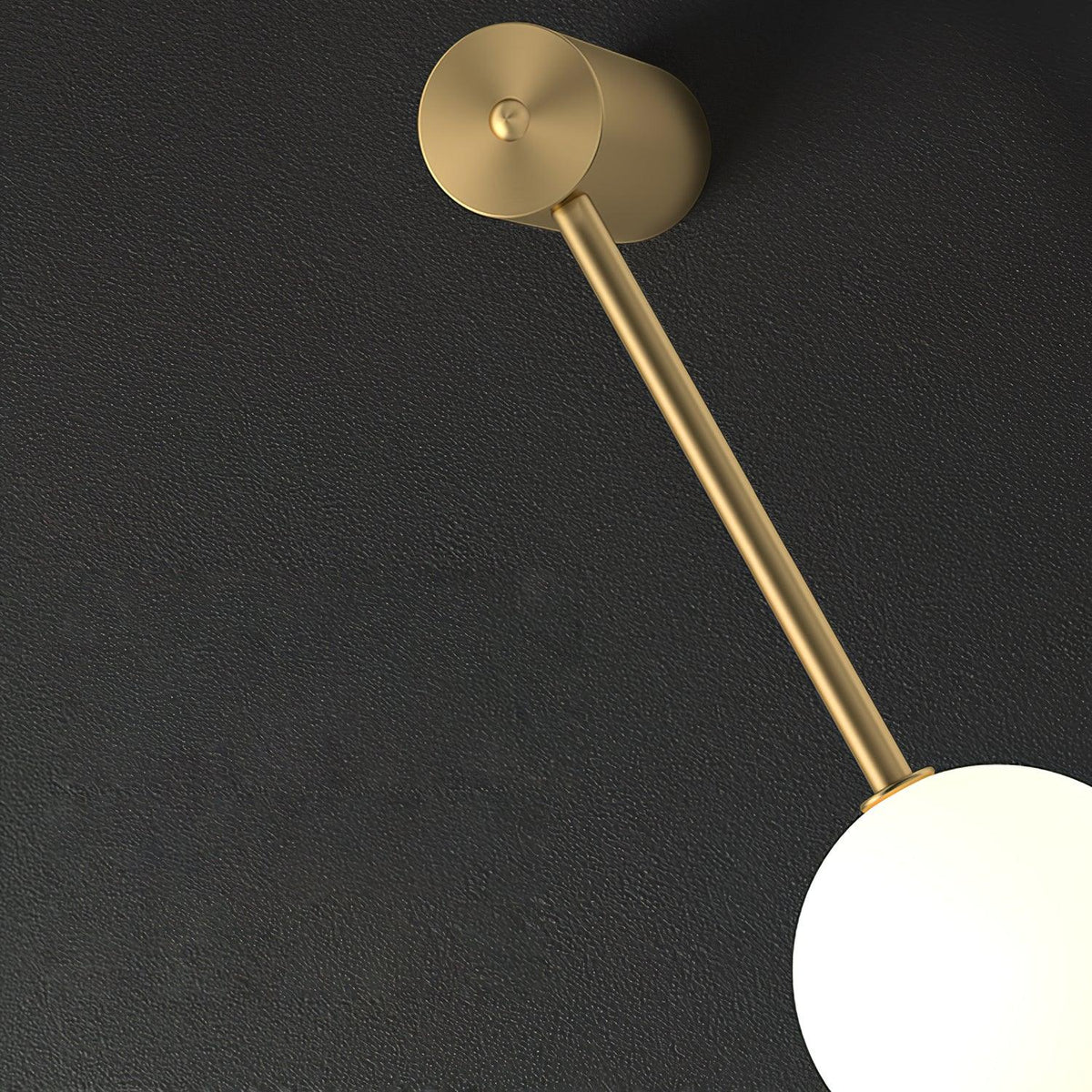 Luminária de parede Soloiella com bolas verticais em latão
