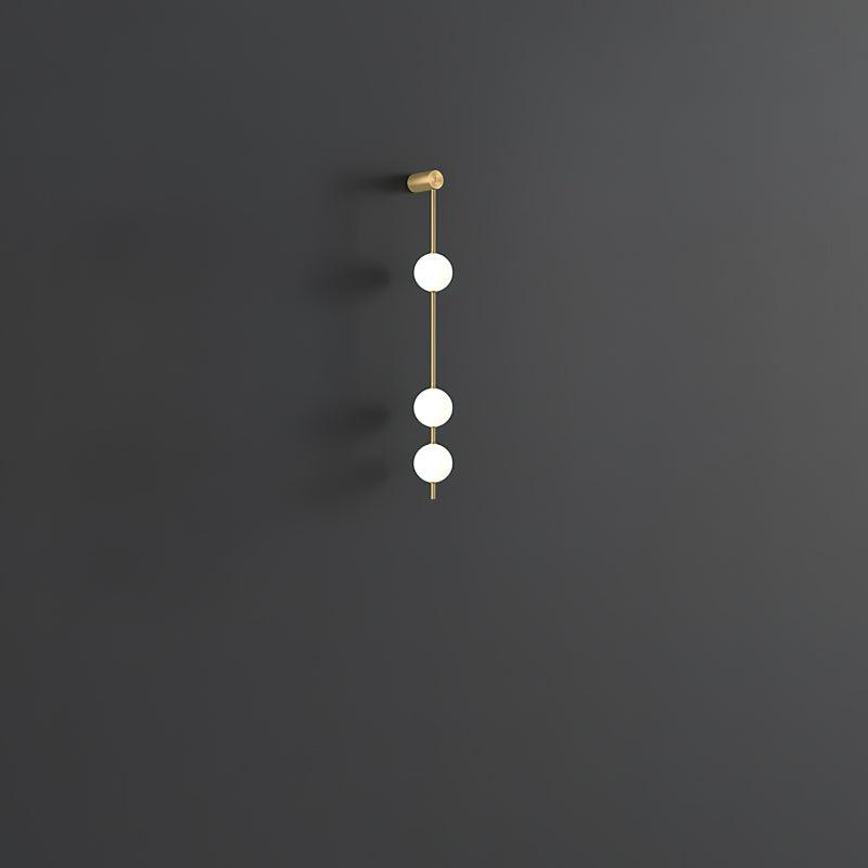 Luminária de parede Soloiella com bolas verticais em latão