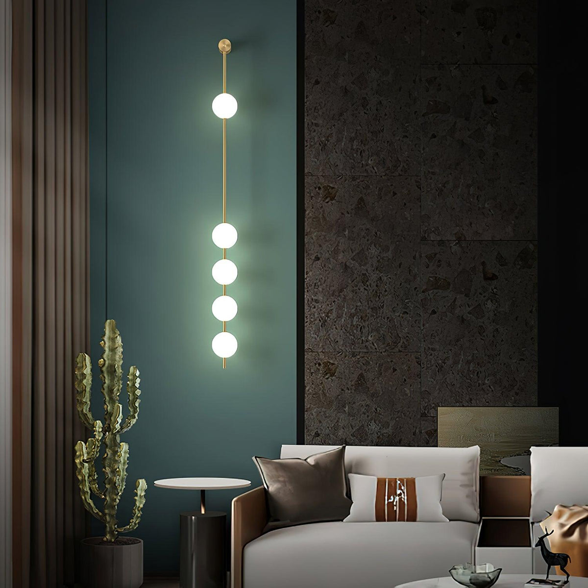 Luminária de parede Soloiella com bolas verticais em latão