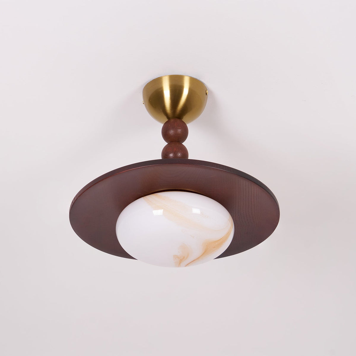 Muto loftslampe i valnøddefarve og hvid imitationalabast