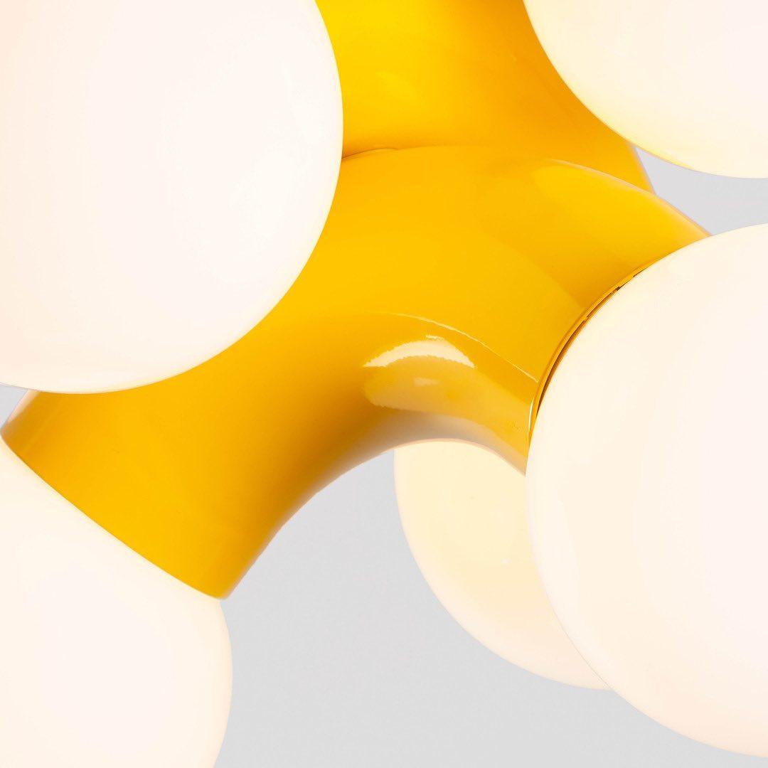 Ermira ensiluokkainen pohjoismainen taidelasiriippuvalaisin