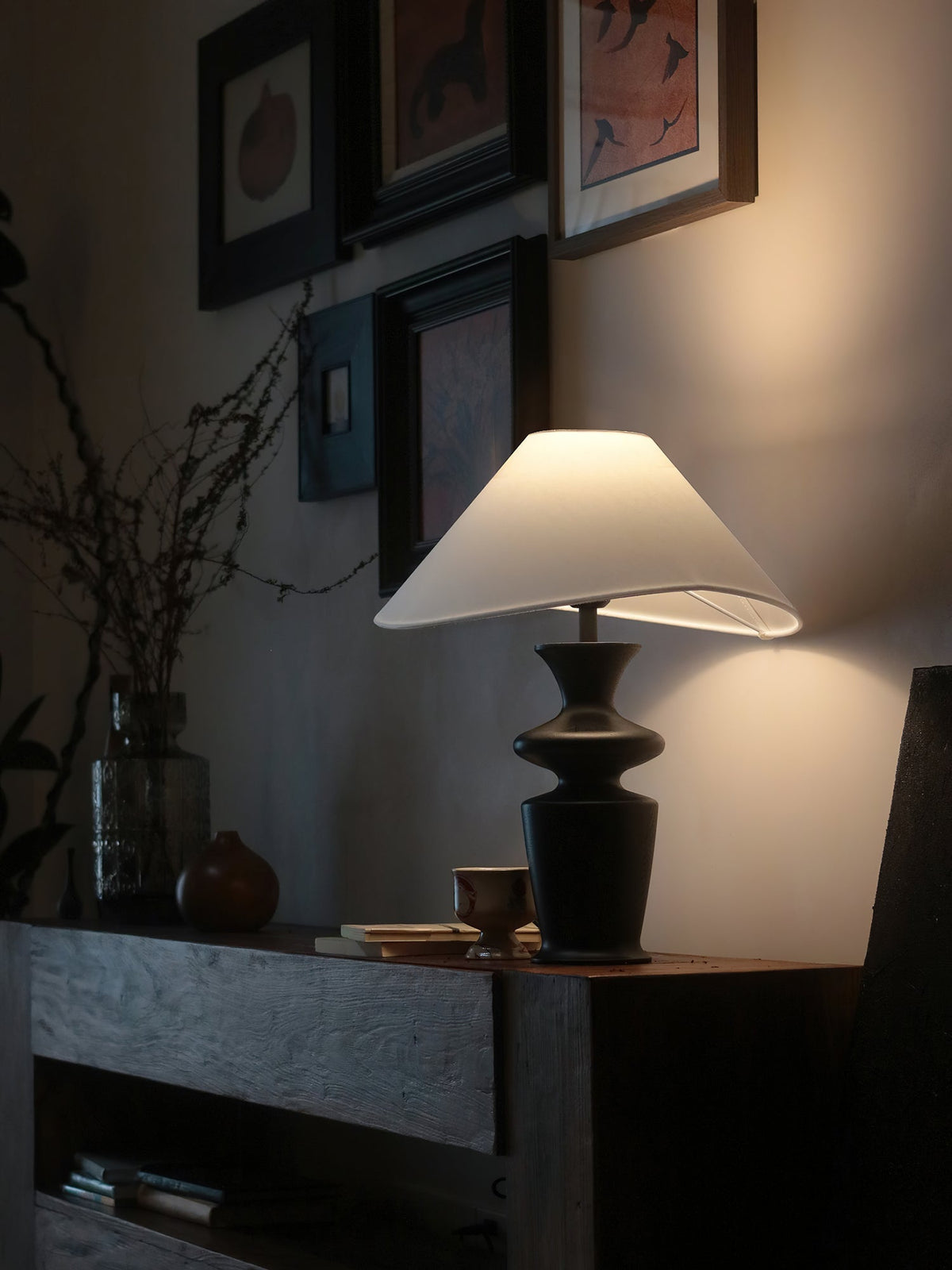 Sylaleria minimalistisk bordlampe i træ