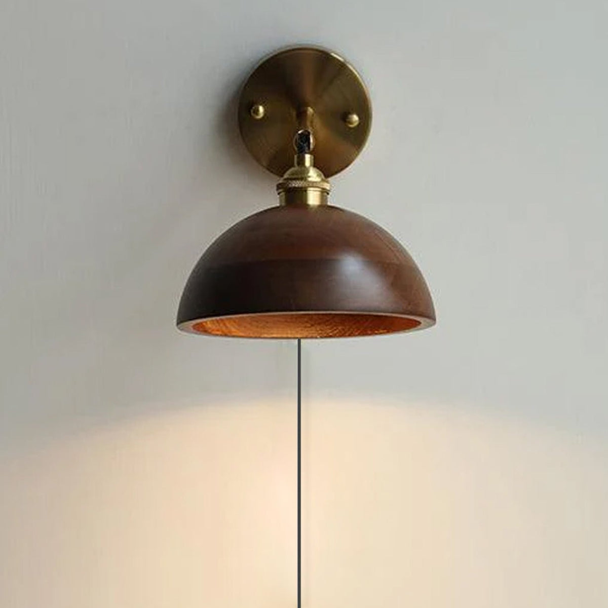 Alem vintagevæglampe i træ