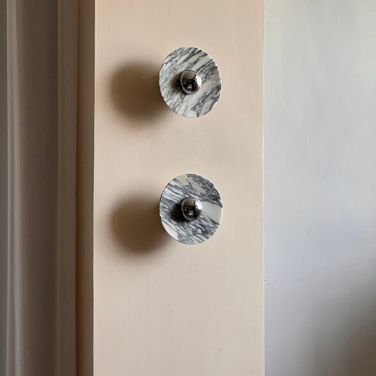 Vägglampa med marmorskiva, LED, modern belysningsarmatur, flera färger