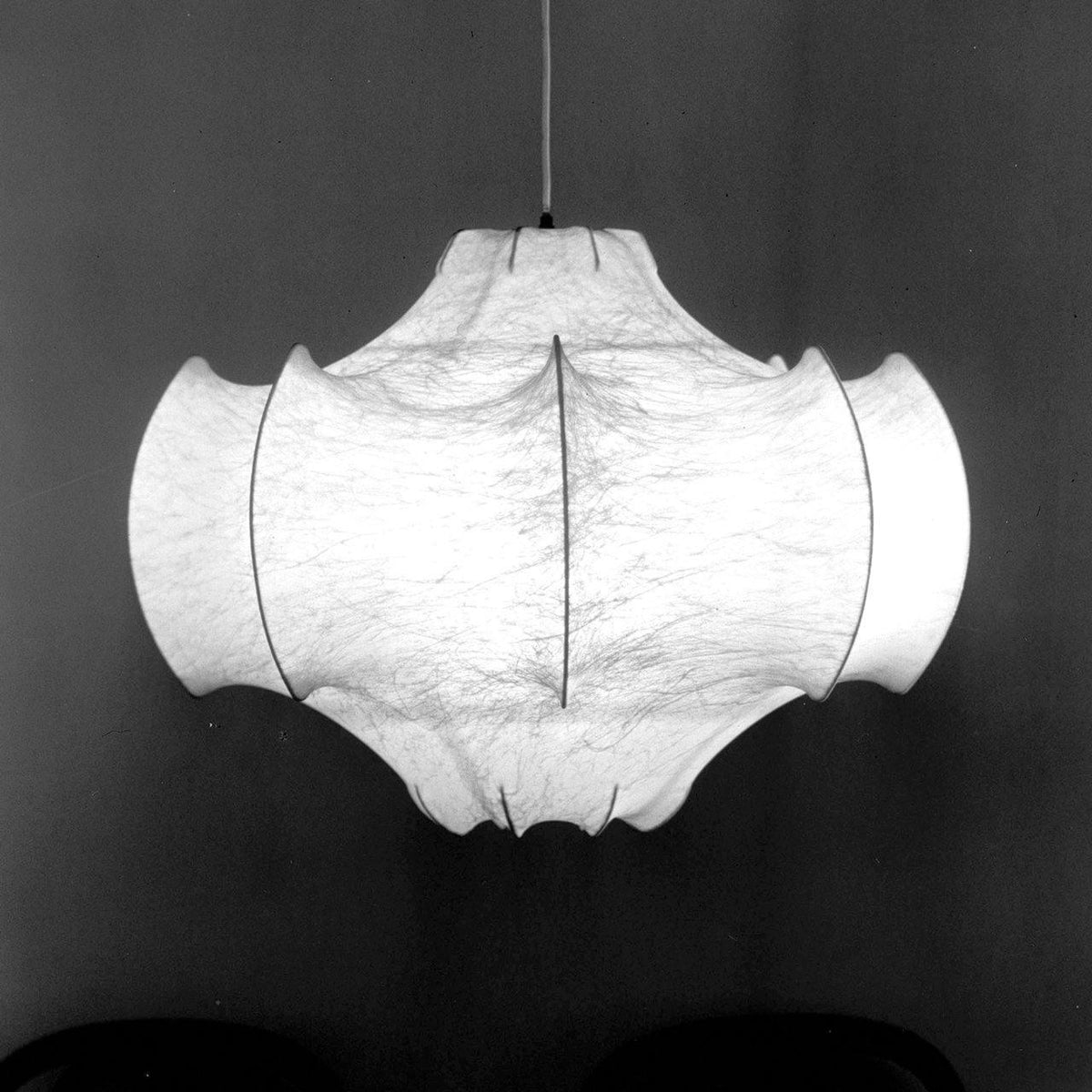 Candeeiro pendente Lotus minimalista em seda