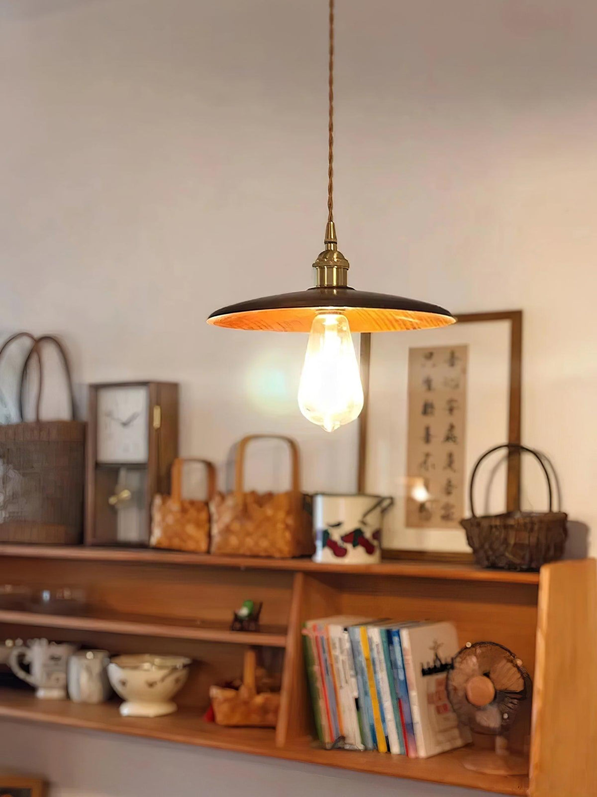 Veldra retro-pendellampa i mässing