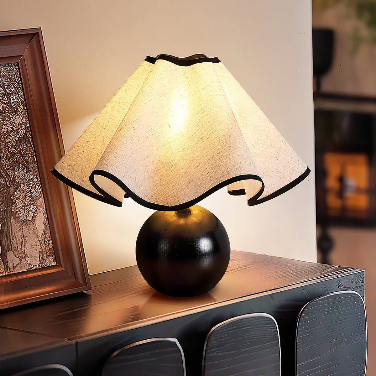 Kalion bordslampa i trä och tyg