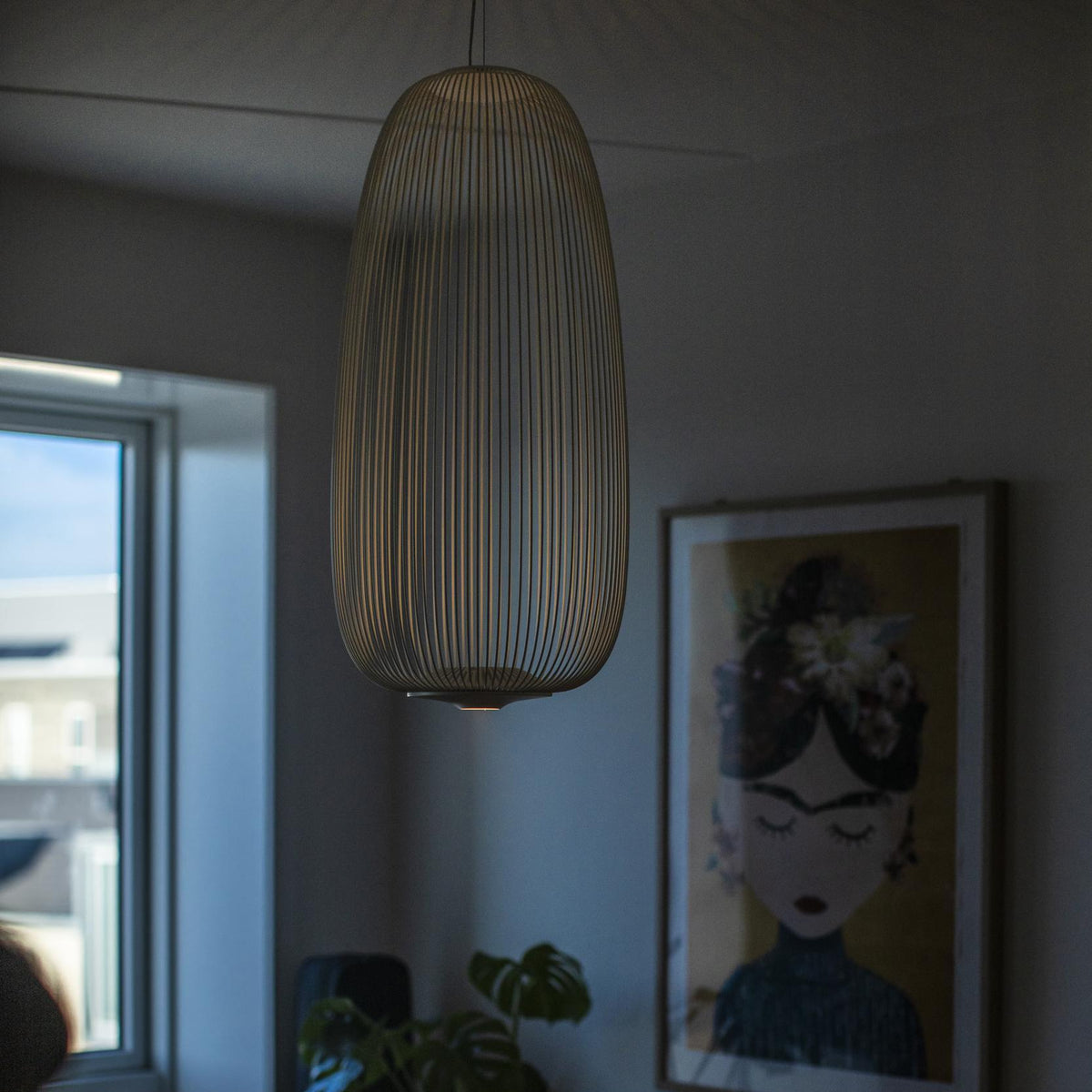 Lumio let pendellampe med egerbur
