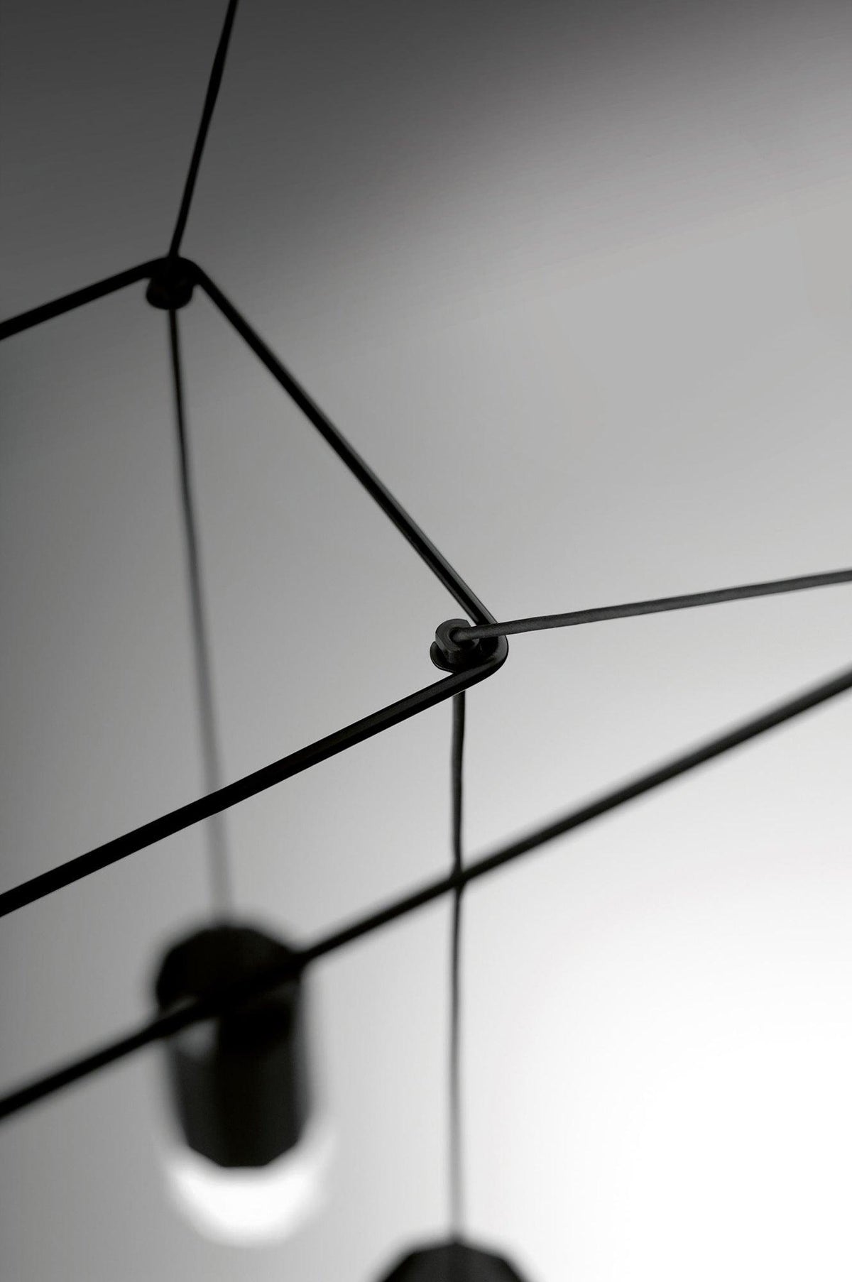 Elaalora geometrinen musta LED-riippuvalaisin metallilangasta