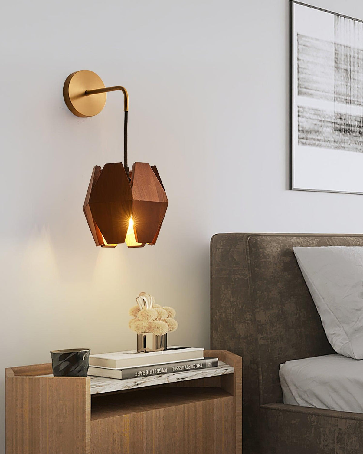 Væglampe med geometrisk træskærm, varmt lys, nordisk minimalistisk detalje
