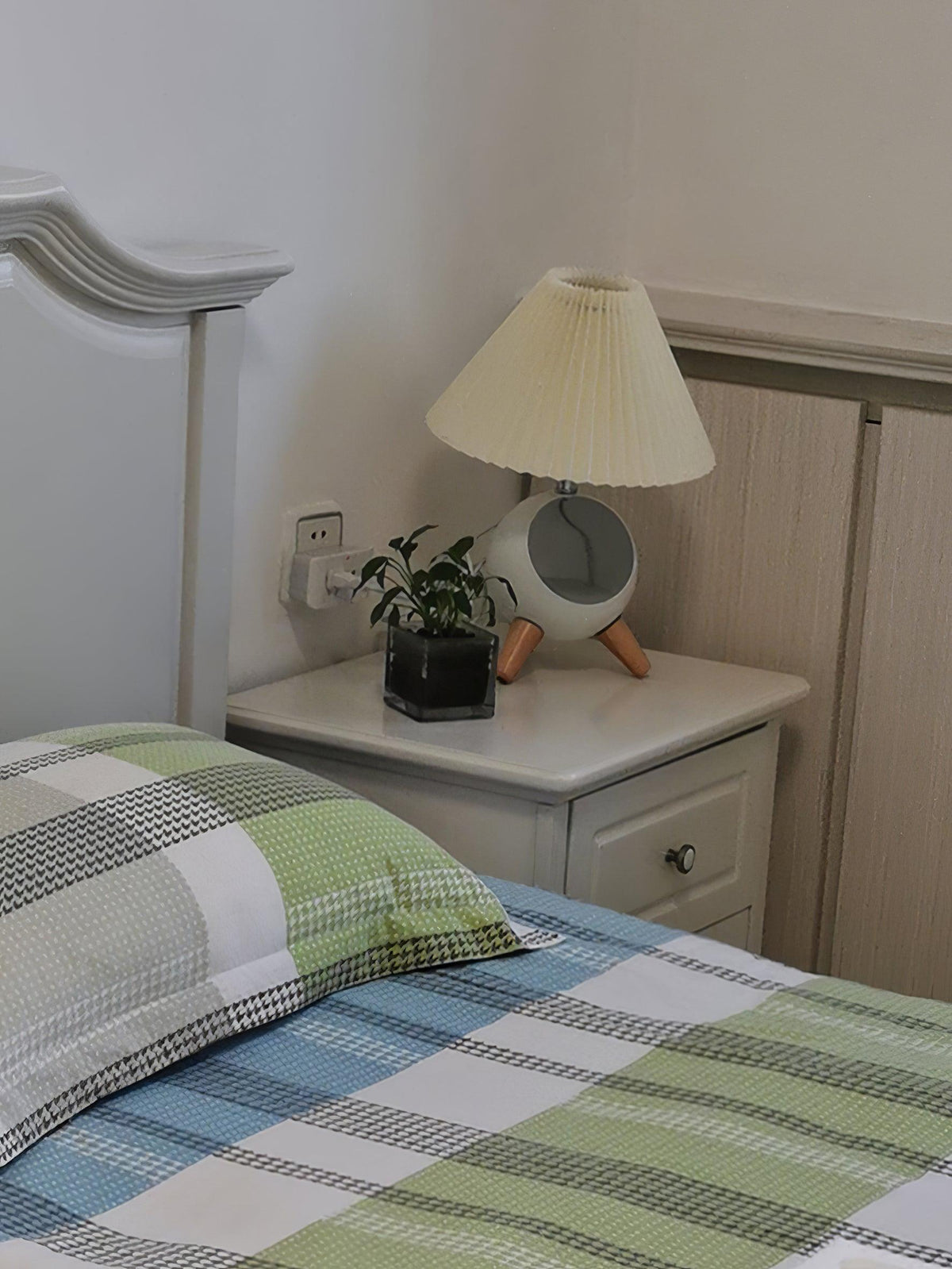 Hazellen moderni kangaspöytälamppu