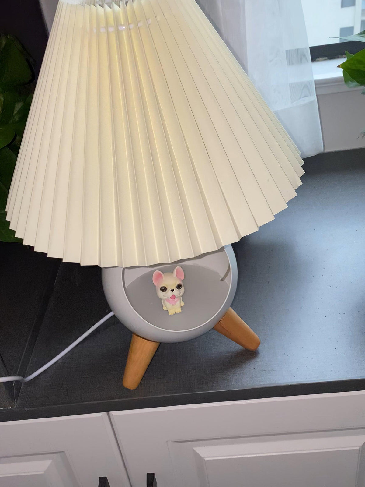 Hazellen moderni kangaspöytälamppu