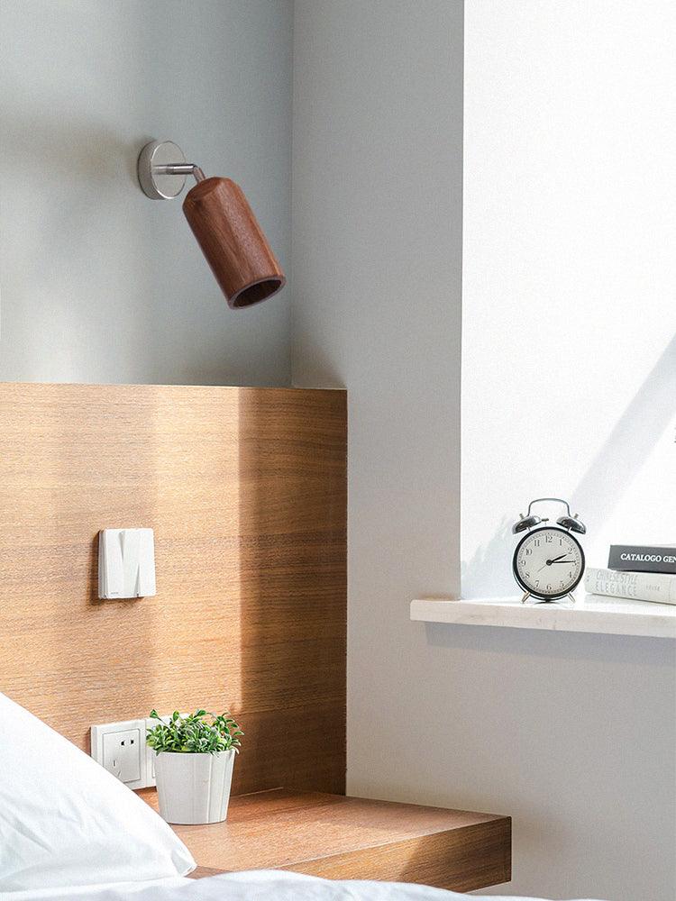 Elviian loftlampe i træ med skinne og justerbare lampehoveder